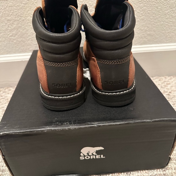 Men’s size 7.5 women’s 9-9.5 Sorel Madson boots. Worn once for a photo shoot. - Picture 3 of 5